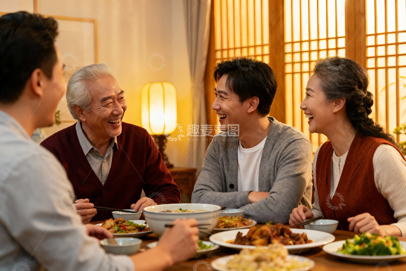 高清大图下载【趣麦麦图】三代同堂温馨聚餐其乐融融