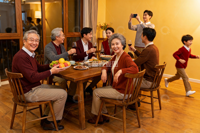 高清大图下载【趣麦麦图】家庭聚餐欢庆时刻