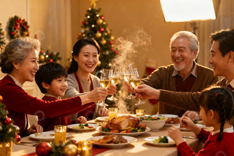 高清大图下载【趣麦麦图】圣诞家庭聚餐举杯欢庆