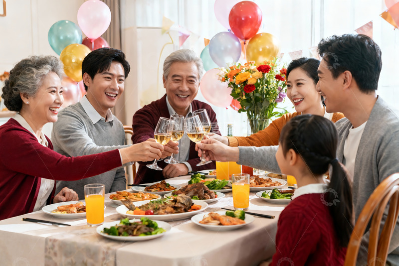 高清大图下载【趣麦麦图】家庭聚餐欢庆时刻