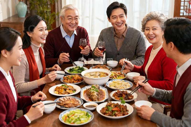 高清大图下载【趣麦麦图】三代同堂家庭聚餐其乐融融