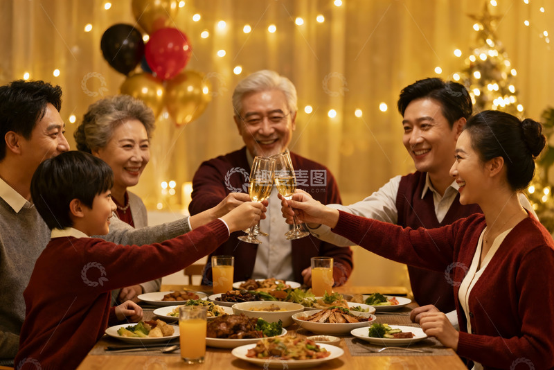高清大图下载【趣麦麦图】家庭聚餐欢庆时刻