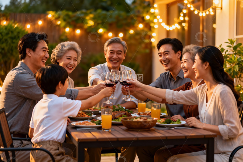 高清大图下载【趣麦麦图】家庭聚餐欢庆时刻