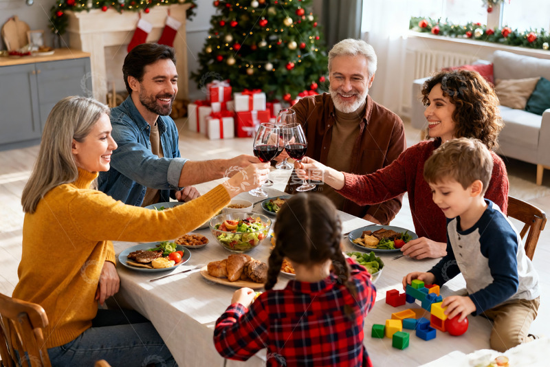 高清大图下载【趣麦麦图】圣诞家庭聚餐举杯欢庆