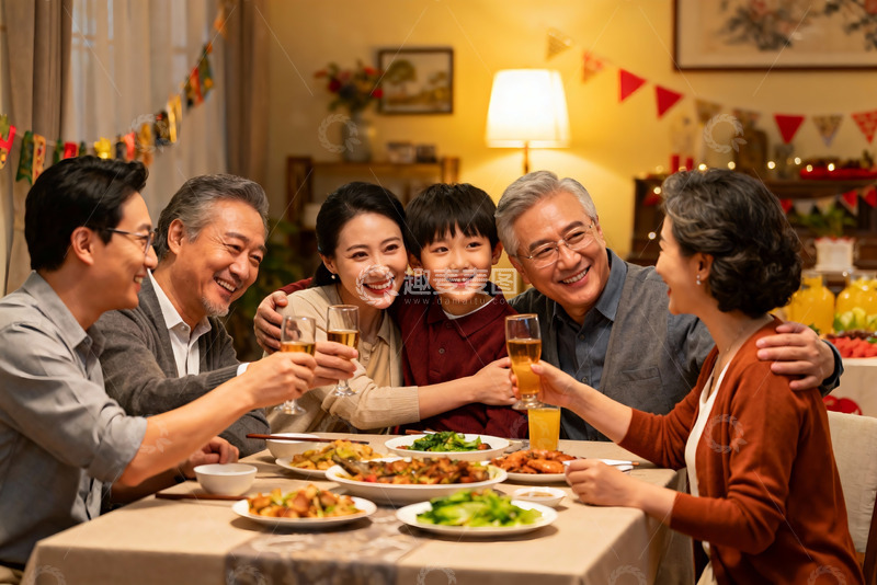 高清大图下载【趣麦麦图】三代同堂家庭聚餐举杯欢庆