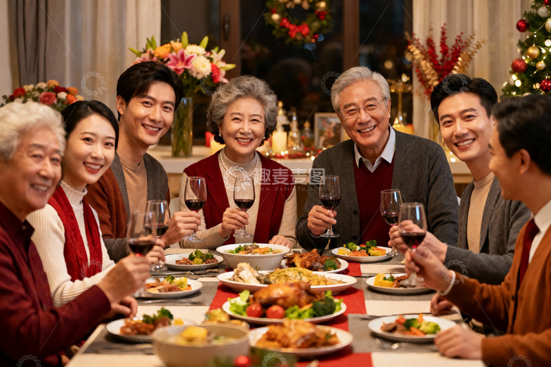 高清大图下载【趣麦麦图】家庭聚餐欢庆节日温馨场景