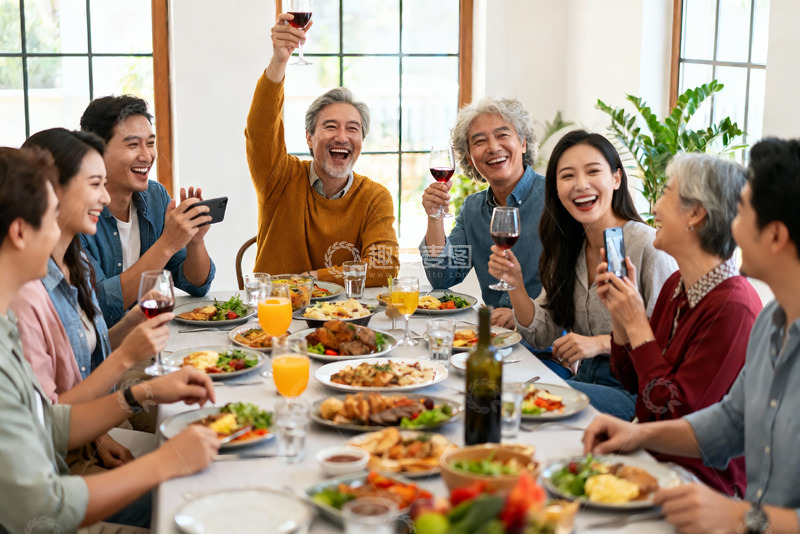 高清大图下载【趣麦麦图】家庭聚餐欢庆时刻