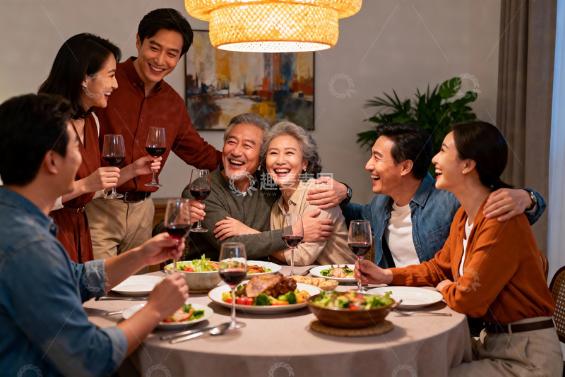 高清大图下载【趣麦麦图】家庭聚餐欢庆时刻