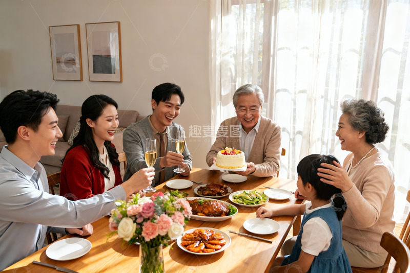 高清大图下载【趣麦麦图】三代同堂家庭聚餐其乐融融