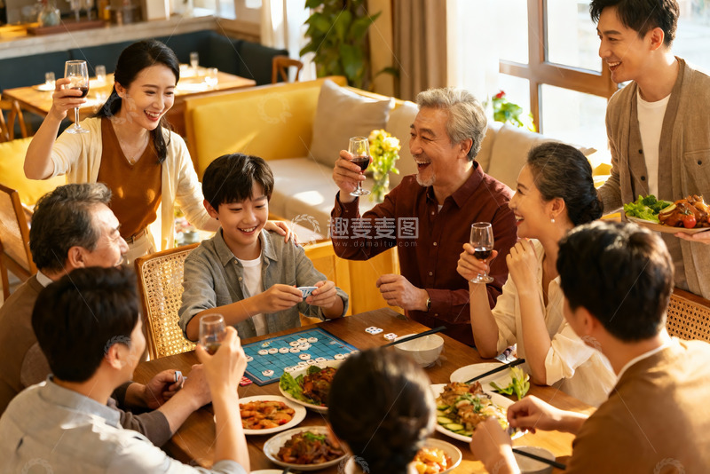 高清大图下载【趣麦麦图】家庭聚餐欢庆时刻