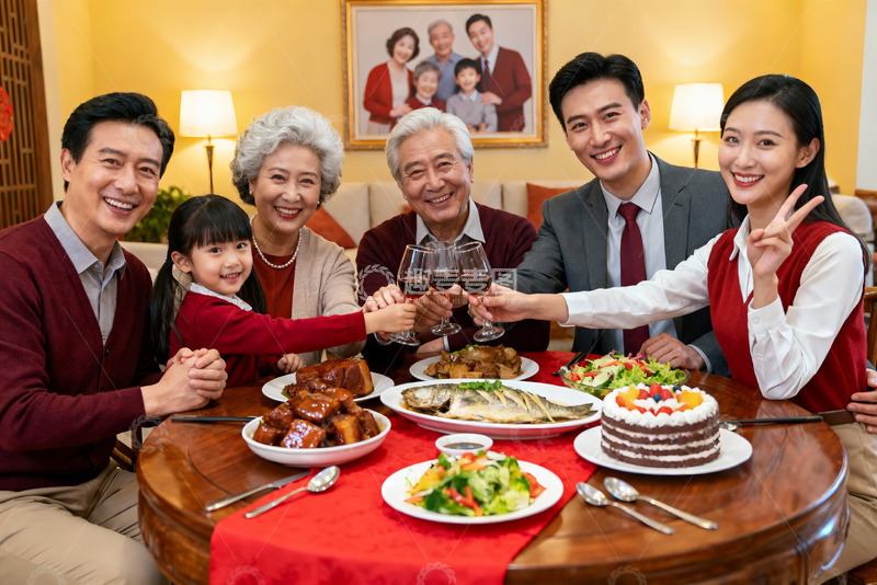高清大图下载【趣麦麦图】三代同堂家庭聚餐其乐融融