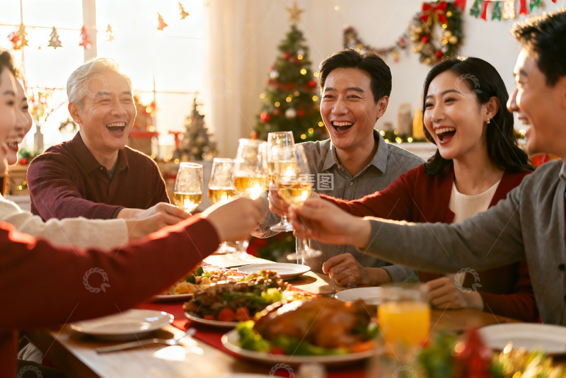 高清大图下载【趣麦麦图】家人欢聚庆节日举杯同庆