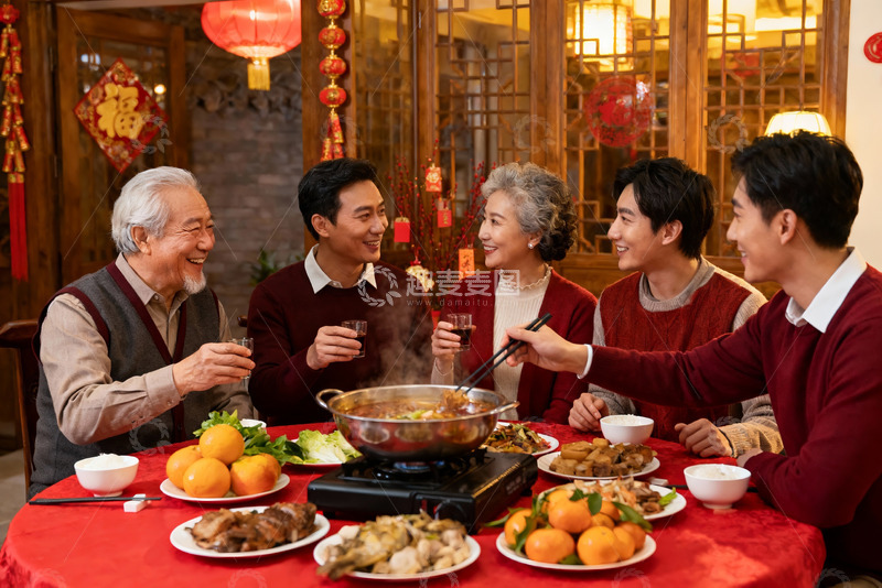 高清大图下载【趣麦麦图】家庭聚餐欢庆团圆