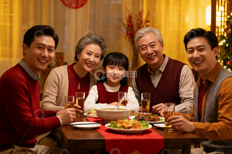 高清大图下载【趣麦麦图】三代同堂家庭聚餐温馨场景