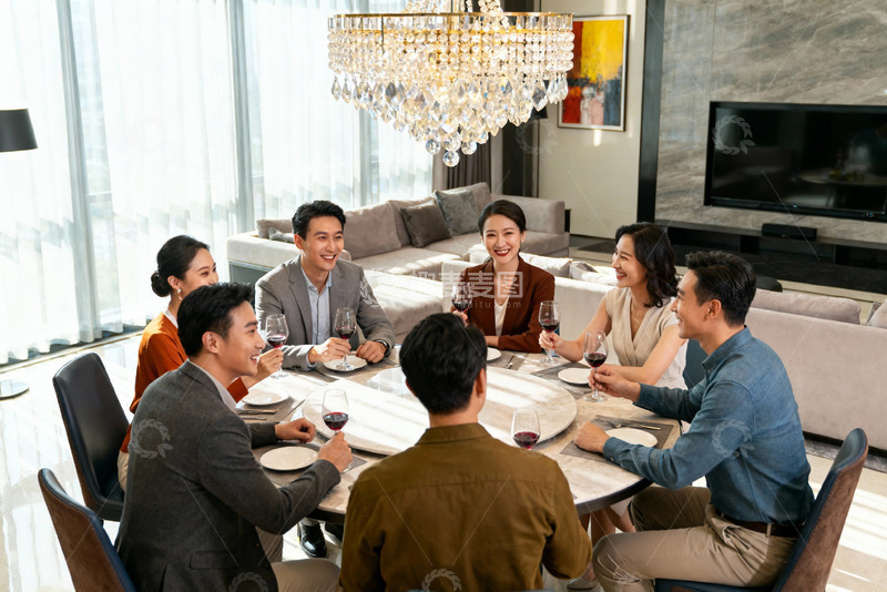 高清大图下载【趣麦麦图】多人聚餐欢笑场景