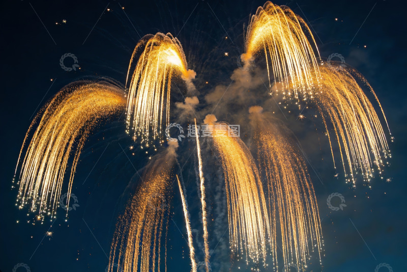 高清大图下载【趣麦麦图】夜空烟花绽放绚丽景象