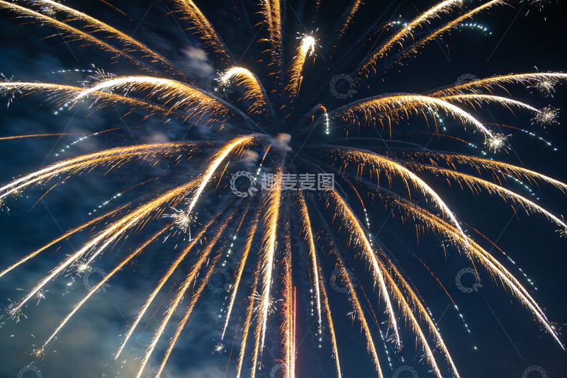 高清大图下载【趣麦麦图】夜空烟花绽放绚丽景象