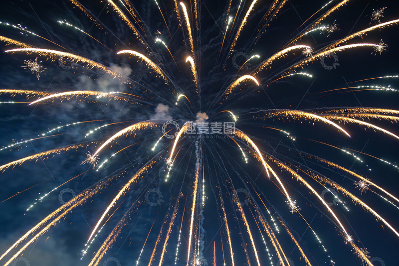 高清大图下载【趣麦麦图】夜空烟花绽放绚丽景象