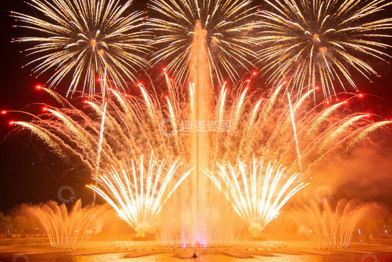 高清大图下载【趣麦麦图】夜空烟花绽放绚丽景象