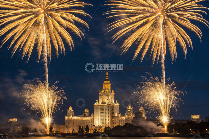 高清大图下载【趣麦麦图】夜空烟花璀璨照亮宏伟建筑