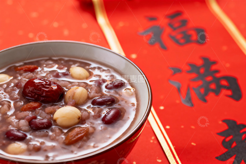 高清大图下载【趣麦麦图】腊八粥配红色福字装饰