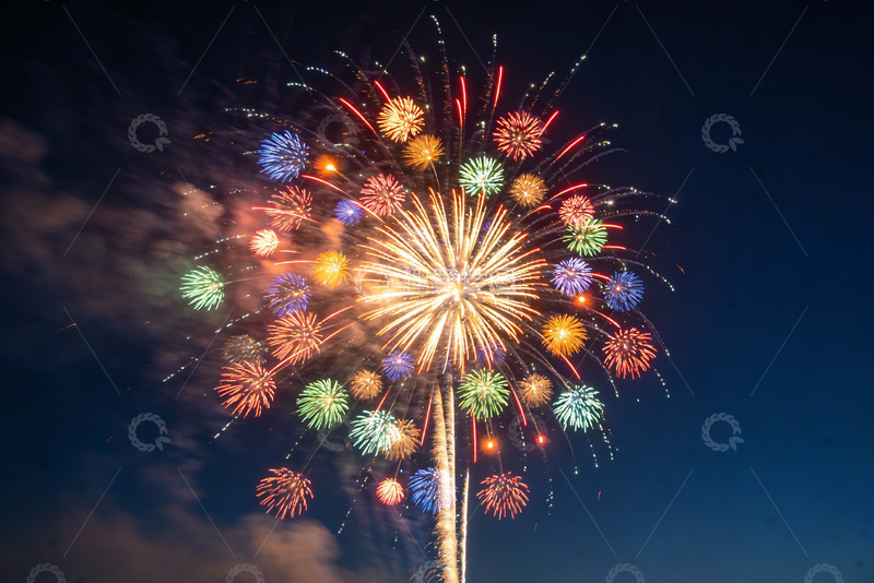 高清大图下载【趣麦麦图】夜空烟花绽放绚丽多彩