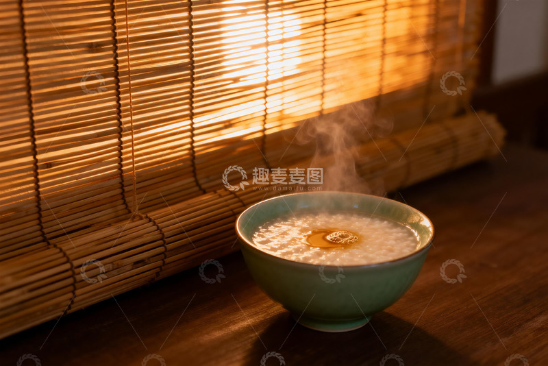 高清大图下载【趣麦麦图】暖阳下热气腾腾的粥