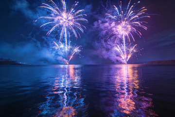 夜空烟花绽放湖面倒影绚丽