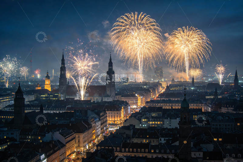 高清大图下载【趣麦麦图】夜空烟花璀璨照亮城市