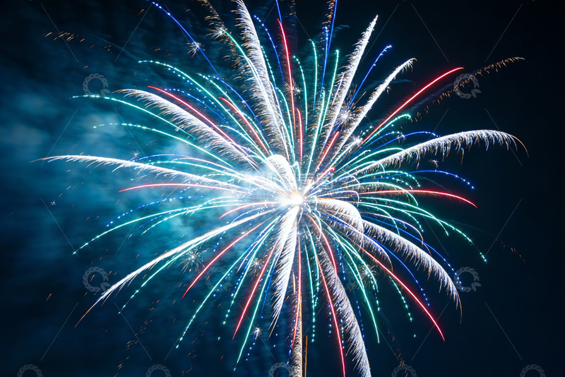 高清大图下载【趣麦麦图】夜空中绽放的多彩烟花