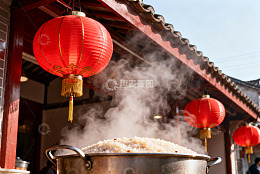 红灯笼下热气腾腾的美食