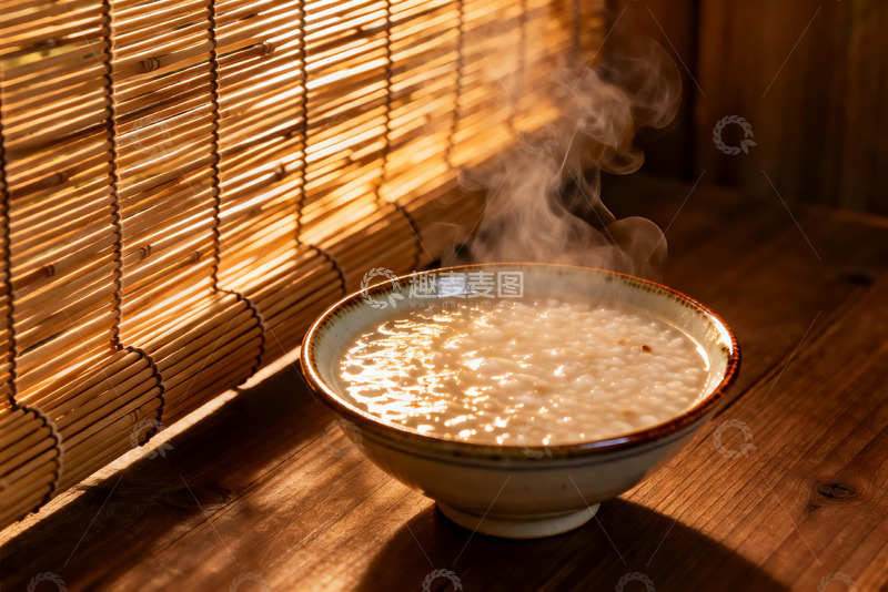 高清大图下载【趣麦麦图】热气腾腾的米粥与竹帘