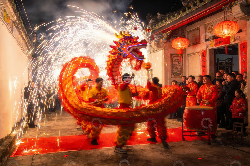 高清大图下载【趣麦麦图】夜幕下舞龙表演热闹非凡