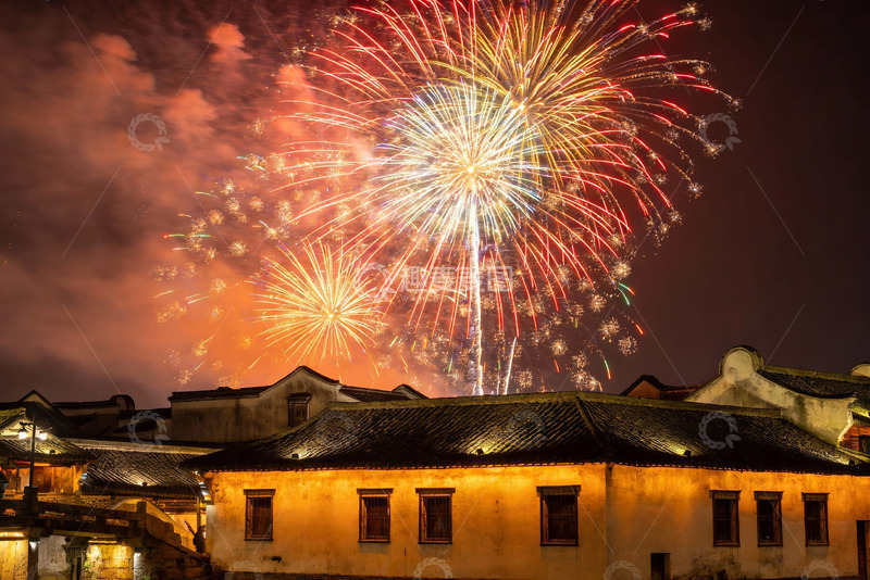 高清大图下载【趣麦麦图】夜空烟花绽放古建筑