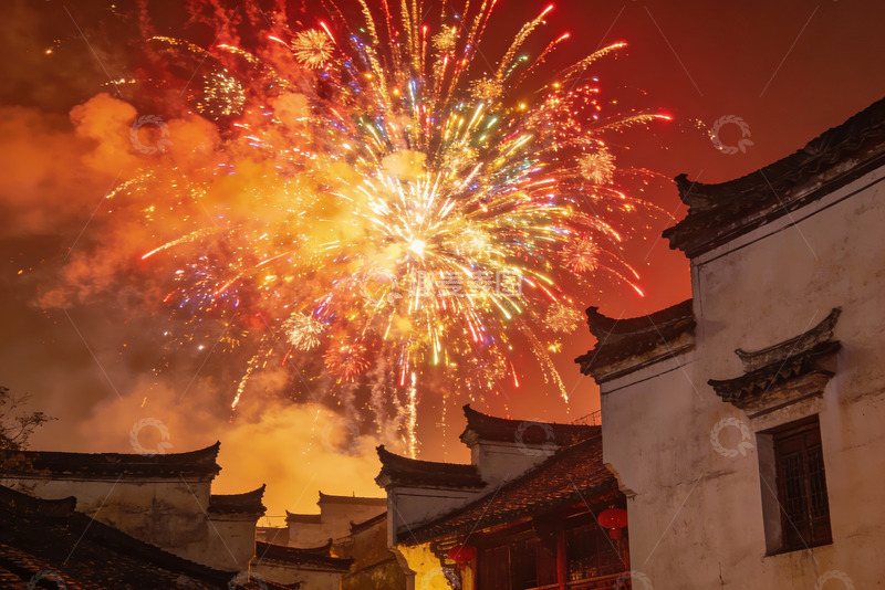 高清大图下载【趣麦麦图】夜空烟花绽放古建筑映衬