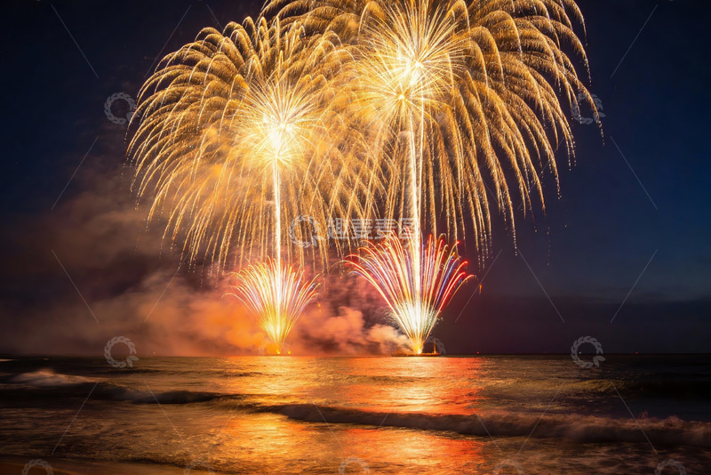 高清大图下载【趣麦麦图】夜空烟花映海面绚丽绽放