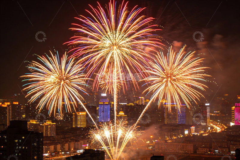高清大图下载【趣麦麦图】城市夜空烟花绽放绚丽景象