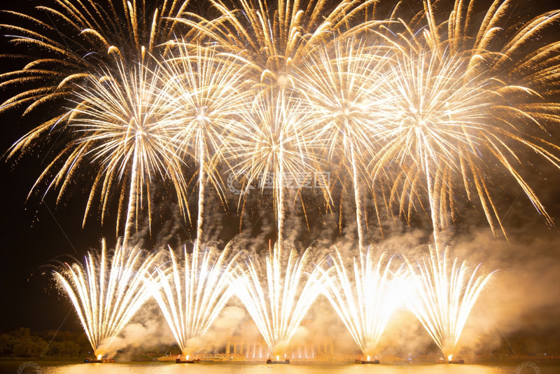 高清大图下载【趣麦麦图】夜空烟花绽放绚丽景象