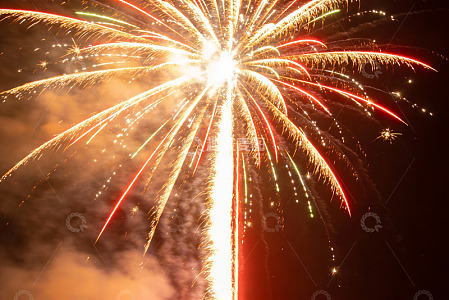 夜空烟花绽放绚丽多彩