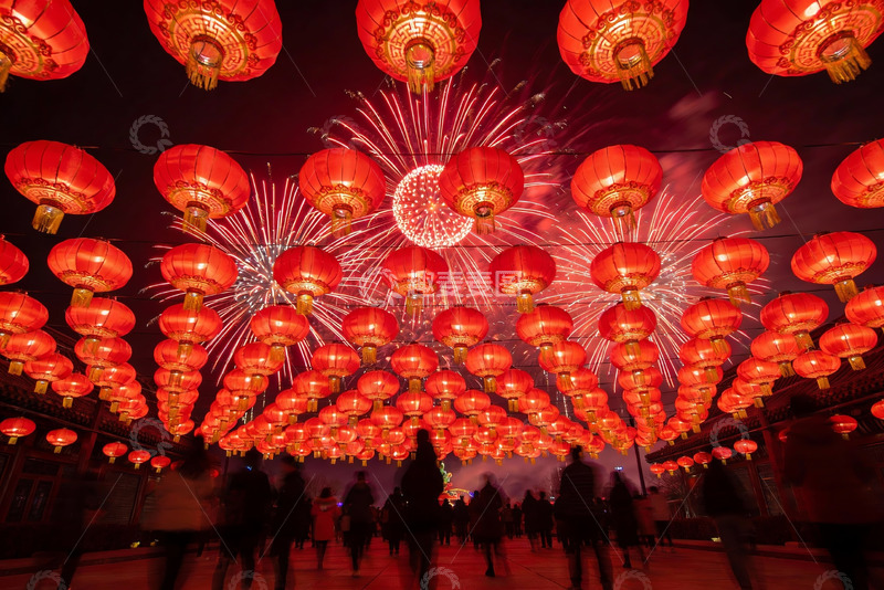 高清大图下载【趣麦麦图】夜空烟花红灯笼人群