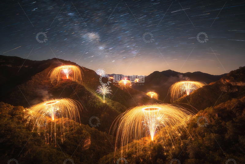 高清大图下载【趣麦麦图】夜山烟花璀璨星空