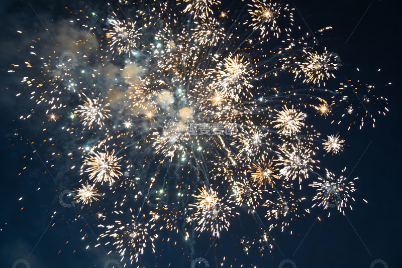 高清大图下载【趣麦麦图】夜空烟花绽放绚丽景象