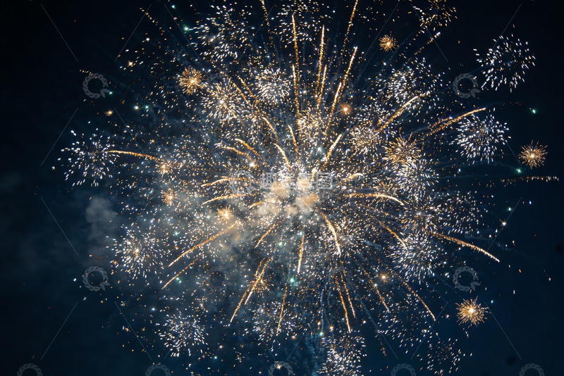 高清大图下载【趣麦麦图】夜空烟花绽放绚丽景象