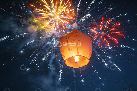 夜空烟花孔明灯祈福