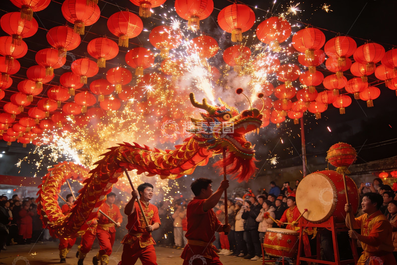 高清大图下载【趣麦麦图】夜空中舞动的红色龙灯表演