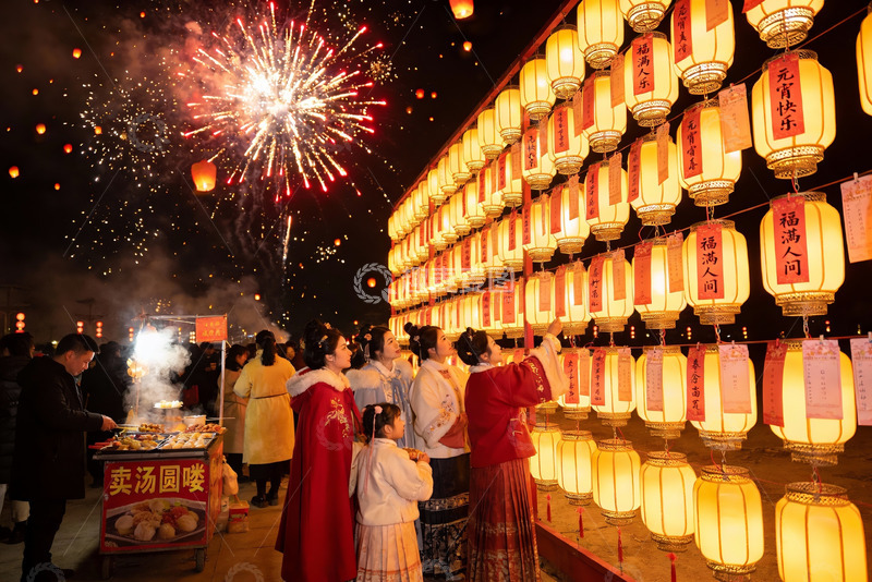 高清大图下载【趣麦麦图】元宵节夜景烟花灯笼游人