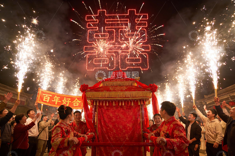 高清大图下载【趣麦麦图】中式婚礼夜放烟花庆双喜