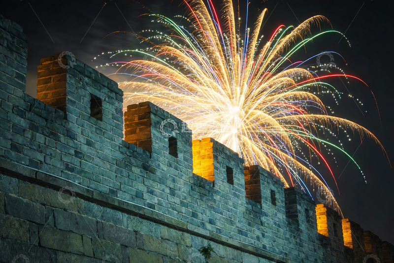 高清大图下载【趣麦麦图】古城墙夜空烟花绽放