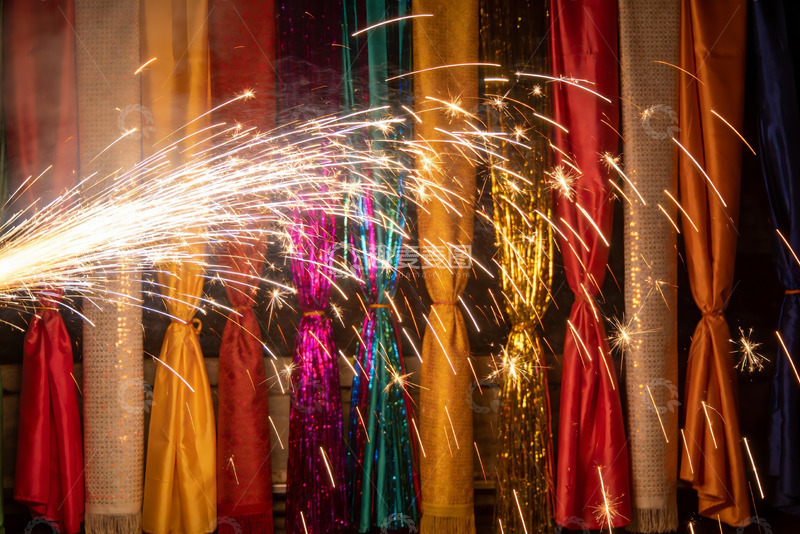 高清大图下载【趣麦麦图】烟花绽放彩帘背景