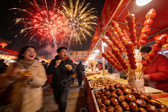夜市烟火节庆热闹非凡